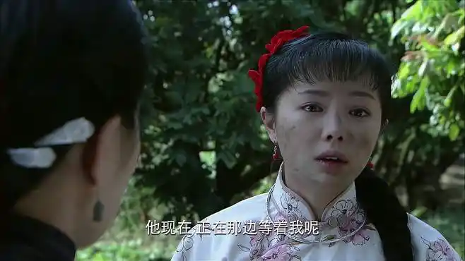 围屋里的桃花:春丫跟木匠拜过堂,抱着他殉情,母亲怒扇巴掌