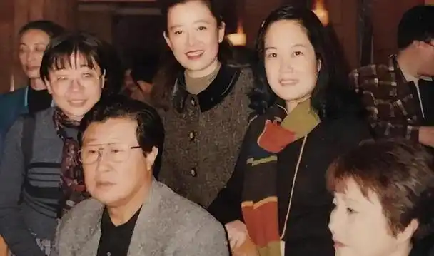 王心刚92岁男神与病妻共白头儿女成才