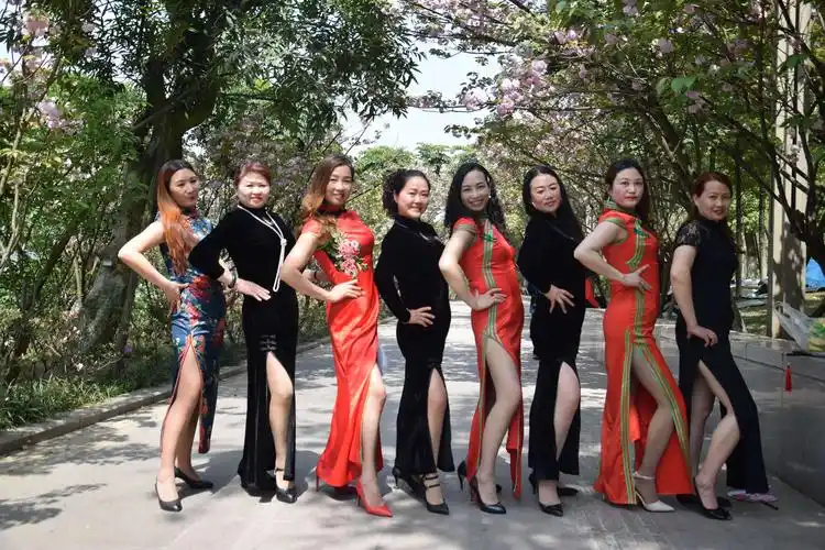 姐妹旗袍秀 - 美篇