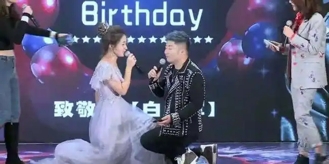 白小白携手现任出席自己的生日宴会, 不料碰见前妻遭到求婚_网易订阅