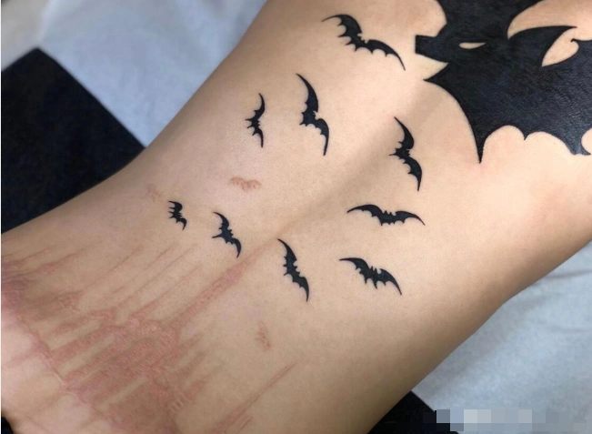 背部哥特城堡肉雕纹身割皮纹身及恢复后图片7