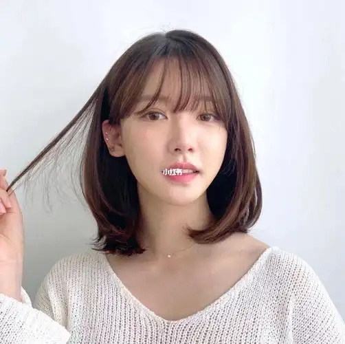 2021年初恋发型锁骨发发色 上适合圆脸女生