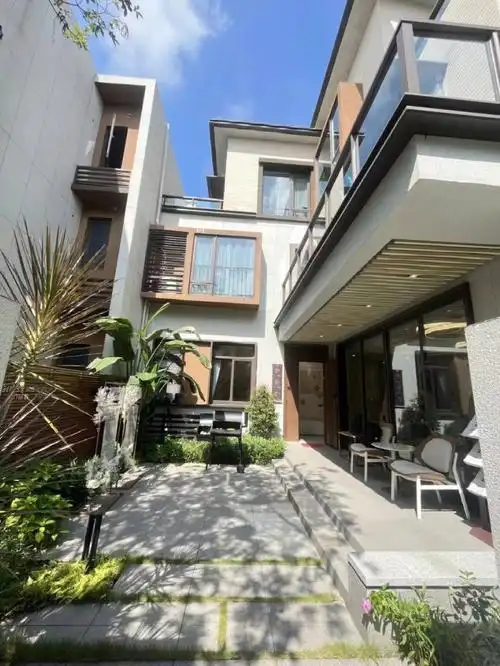 佛山保利精装湖景别墅总价170w三层送车位