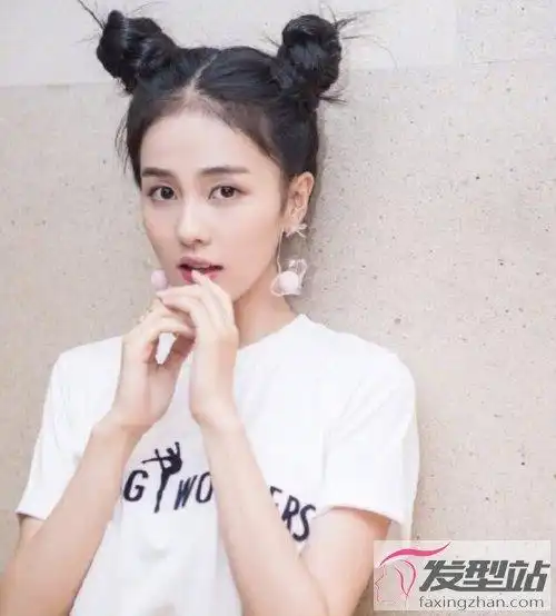 双丸子头怎么扎好看 八款造型随你选怎么扎都可爱_发型站_最新流行