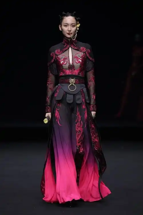 盖娅传说中国北京走秀runway2020春夏女装