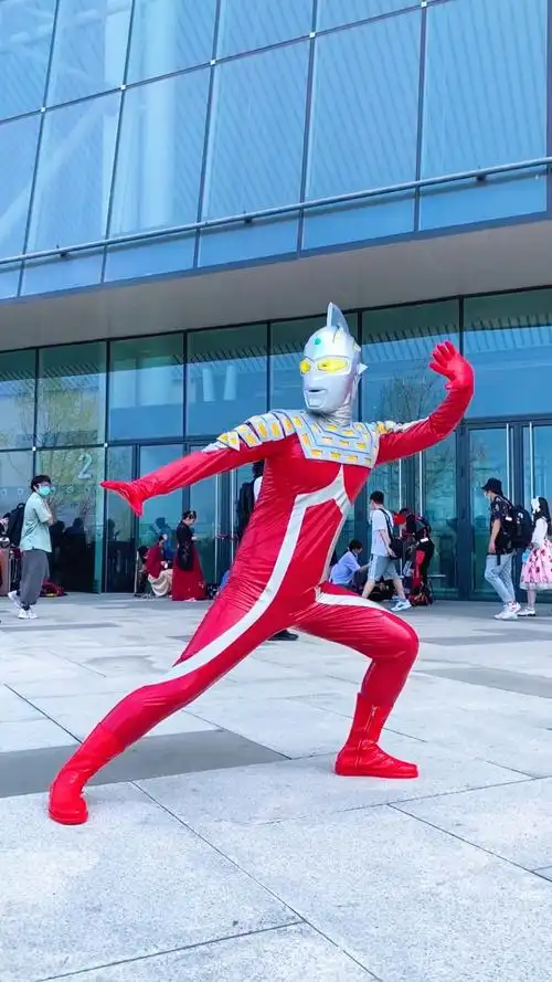 奥特曼赛文奥特曼摆的姿势是大威天龙吗