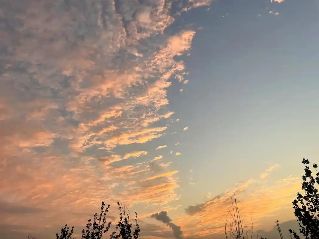 落日余晖映晚霞一抹夕阳美如画 #随手拍天空 #手机摄影 # - 抖音