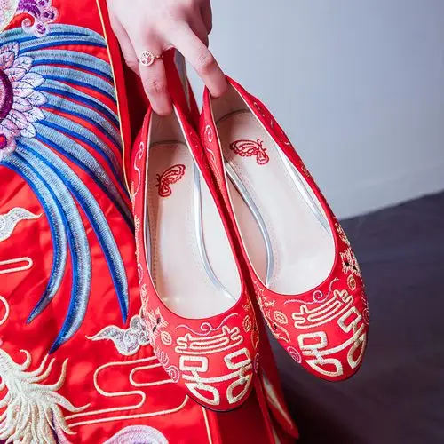 茉栀子中式绣花婚鞋女2018新款红色新娘鞋粗跟双喜龙凤秀禾鞋