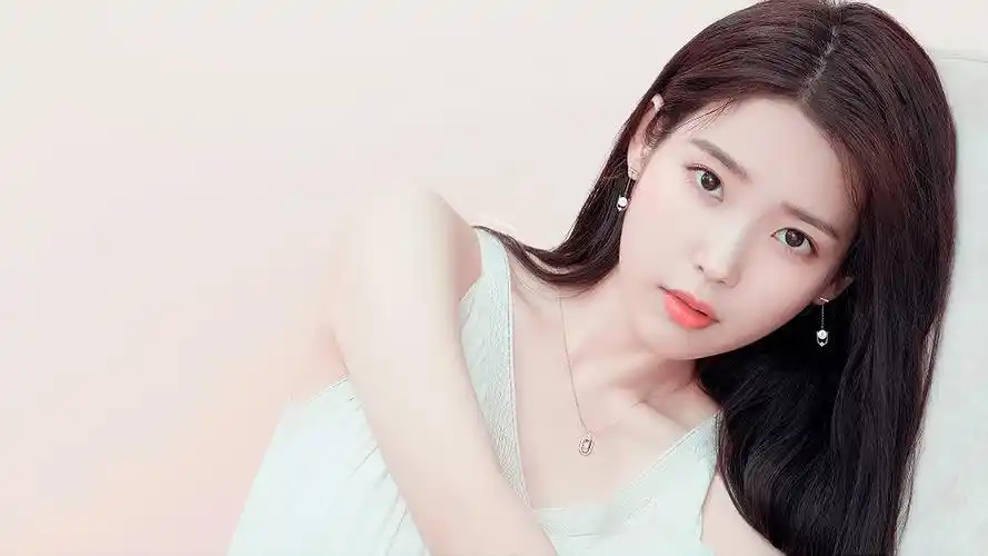 iu11月vogue×真露 高清画报,小编整理了iu电脑壁纸超清1080(iu超清