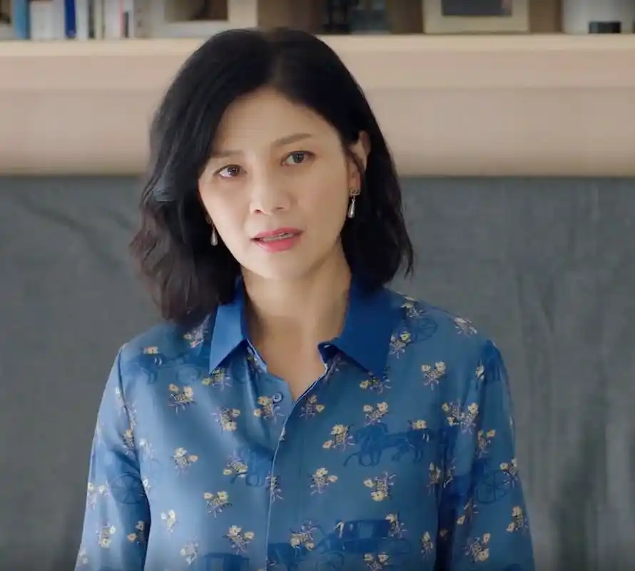 2021年,似乎是刘涛的"高产年",已经在播的电视剧就有两部,除了《陪你