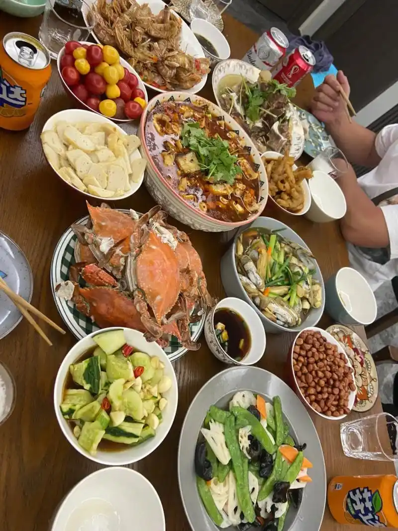 图一,浙江普通家庭吃晚饭 图二,广西普通家庭吃晚饭 图三,江西普通