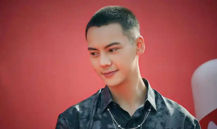 大多人都不敢尝试"圆寸头",因为很容易成为郭德纲那样寸头的搞笑诙谐.