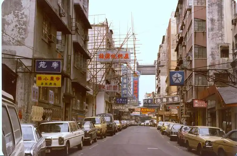1980年的香港,罕见街拍老照片,热闹非凡的菜市场__财经头条