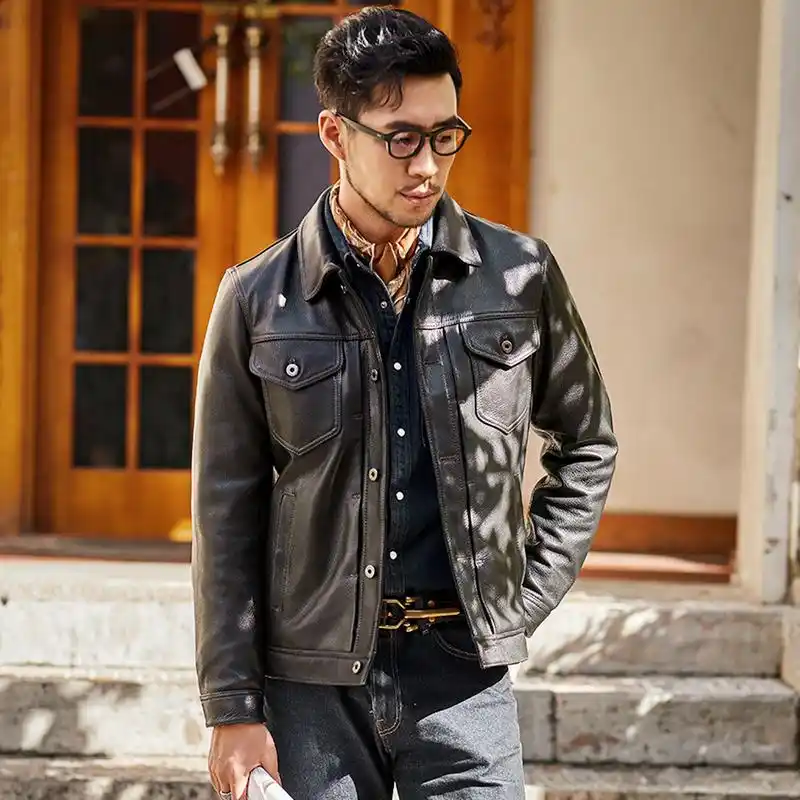 这款男士翻领牛仔款式真皮皮衣夹克,采用质地柔软的真皮材质,让你时