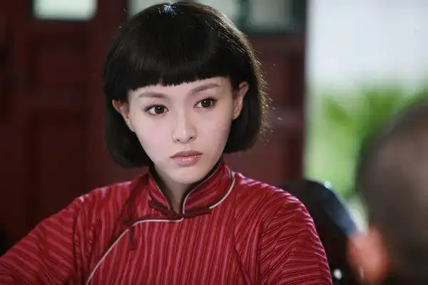 女明星"民国齐刘海"造型:佟丽娅第二美,第一惊艳四座