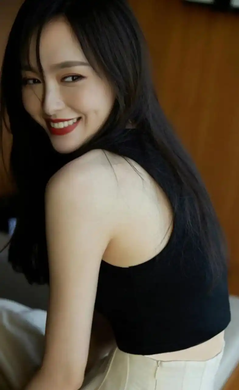 近看唐嫣居家照,酒窝永远是亮点!