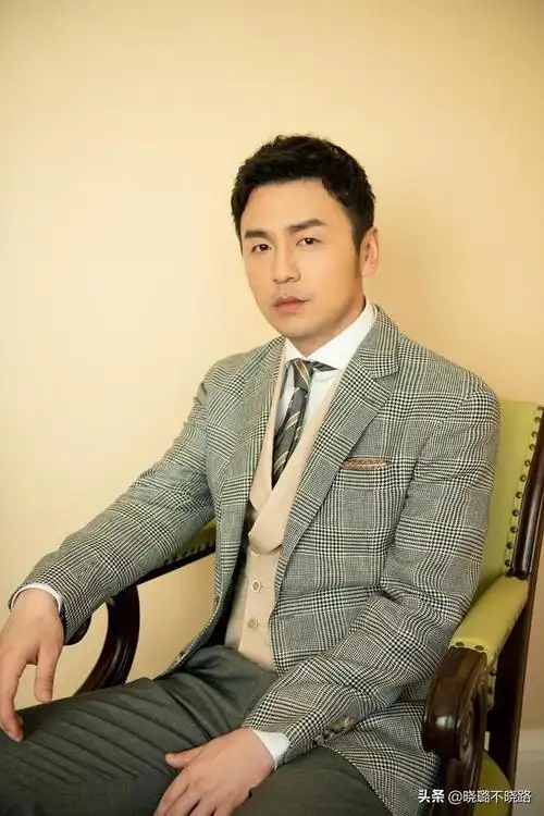 (3)——用发色掩盖虽然40岁的男人更注重成熟,喜欢黑色的头发,但是