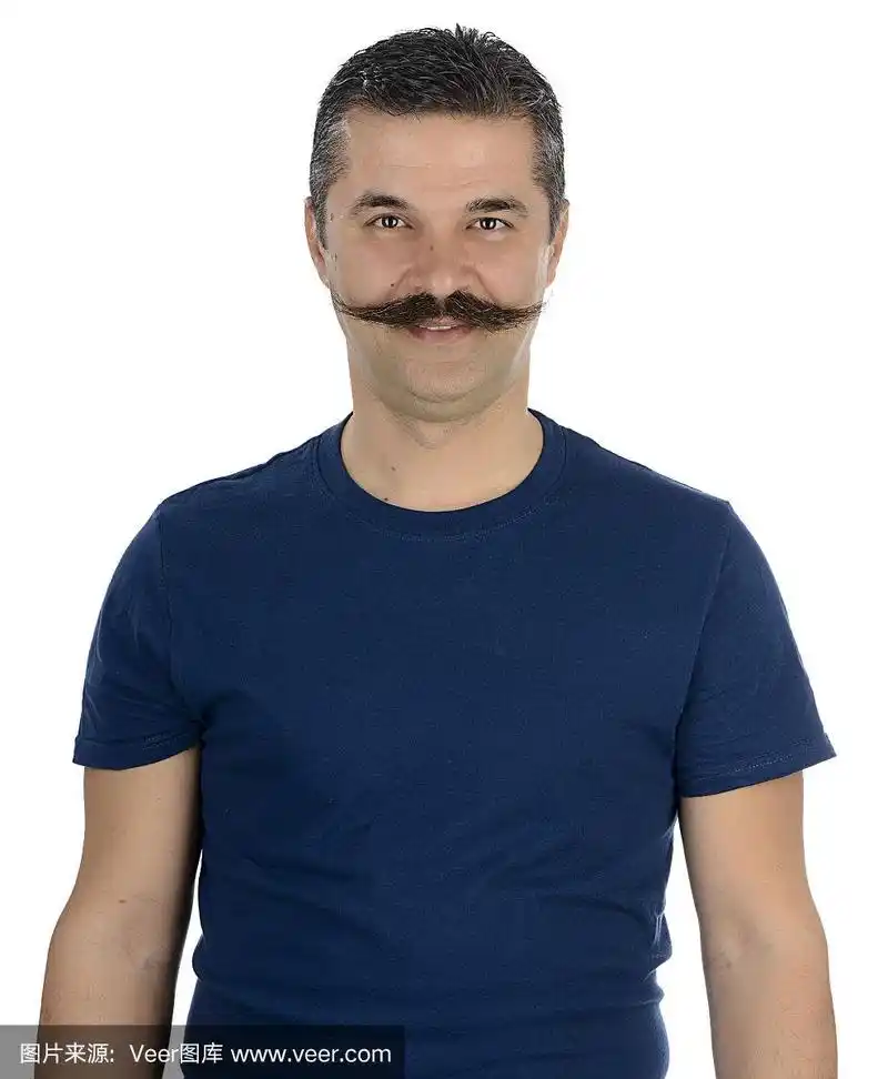 小胡子男人孤立