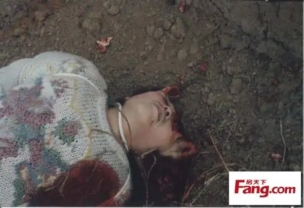 还有一个老头,60多岁,贪污60多w,赔尽家产,差20w没还上,枪毙.