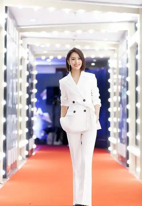 原创美女坐在一起就是养眼佟丽娅时尚大方杨幂温柔端庄太美了