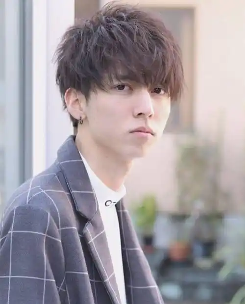 发型欣赏——2020时尚男士烫发