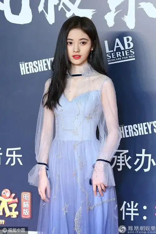 鞠婧祎穿"星辰大海"纱裙 朱正廷帅气_网易订阅