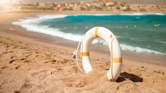 救生圈白色图片