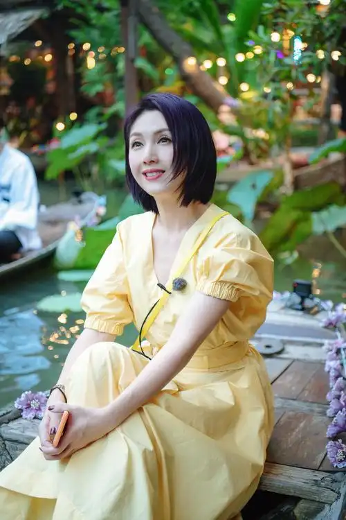 杨千嬅妻子3成游戏黑洞既飒又萌展反差魅力