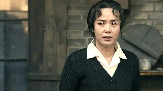 娘要嫁人:村妇造谣女孩是贼,强闯寡妇家搜查,哪料寡妇背后有人-影视综