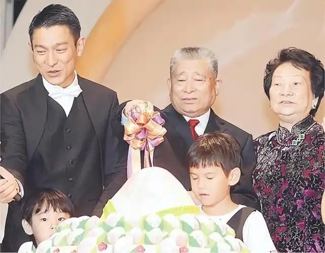 刘德华结婚15年首次澄清,妻子不叫"朱丽倩"