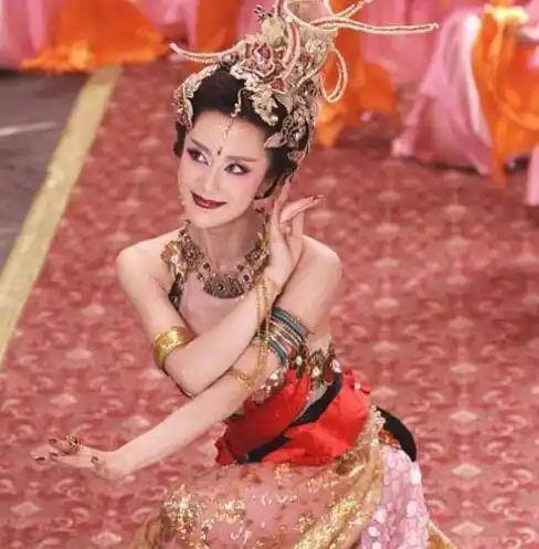 4个版本的"妲己",前三位靠化妆,只有她才是真的媚到骨子里!_经典