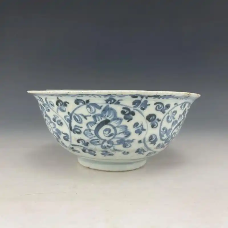 明早期,青花缠枝莲纹碗,口径16.5公分,重369克,口沿一 - 抖音