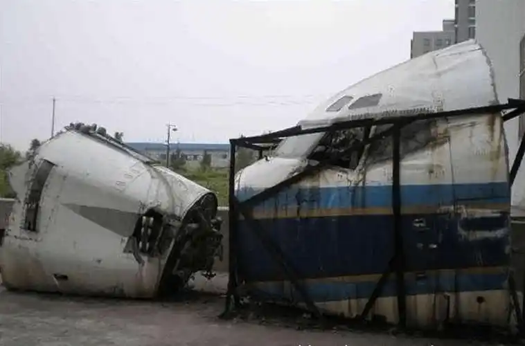 1997年南航深圳空难中飞行员企图在暴雨中降落最后失败了