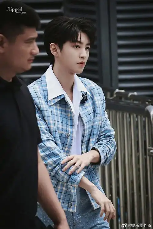 王俊凯晒hi6收工照##王俊凯hi6收工自拍