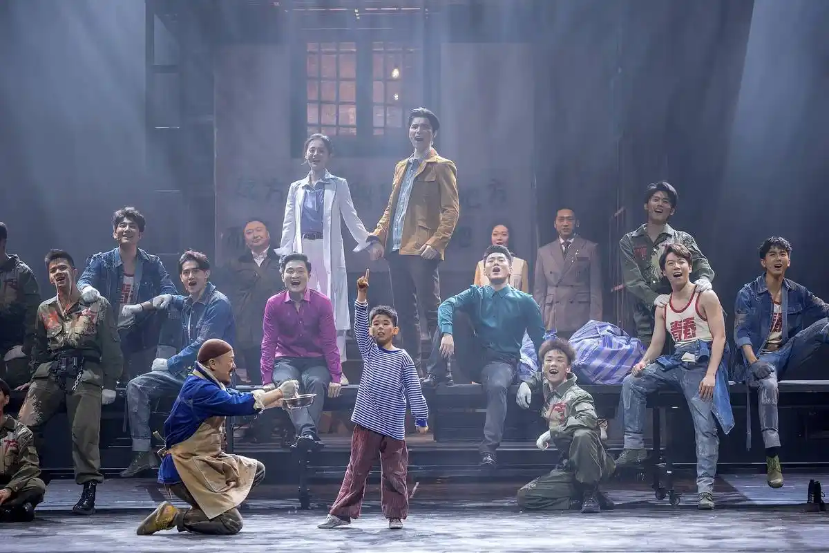 歌颂凡人英雄,这部国产音乐剧有"新突破" - 中国日报网