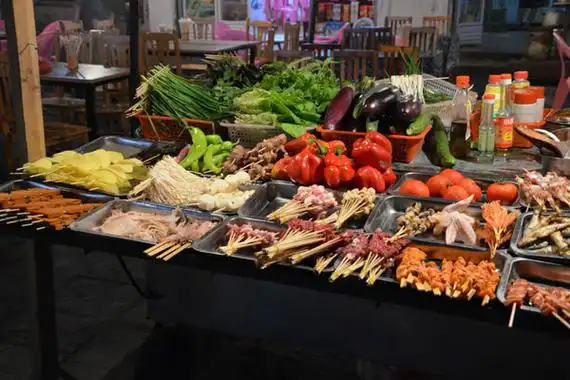 夏天夜市摆摊什么比较争取进一步拓展市场 卖什么火的_就要加盟网