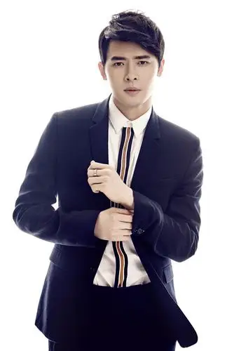 在今年8月两人公开了恋情,付辛博在微博发出"我把我们交给时间,我把