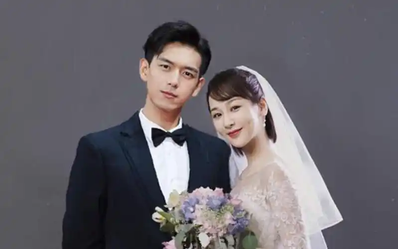 出道6年就获得"影帝",今给杨紫李现做配,却被网友吐槽演技太烂