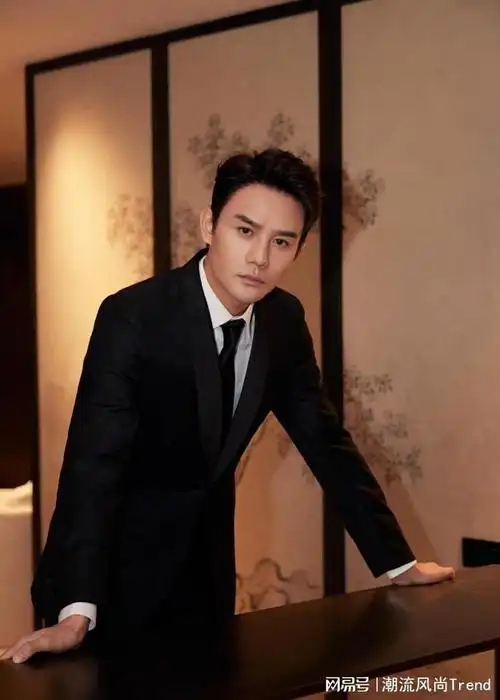 品牌大使王凯身穿 brioni 亮相第 33 届飞天奖星光奖颁奖典礼