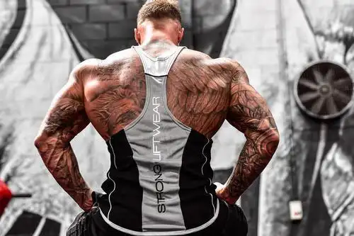 健美训练之俯身哑铃双臂划船,带你练出形如眼镜蛇般宽阔的背肌|背阔肌