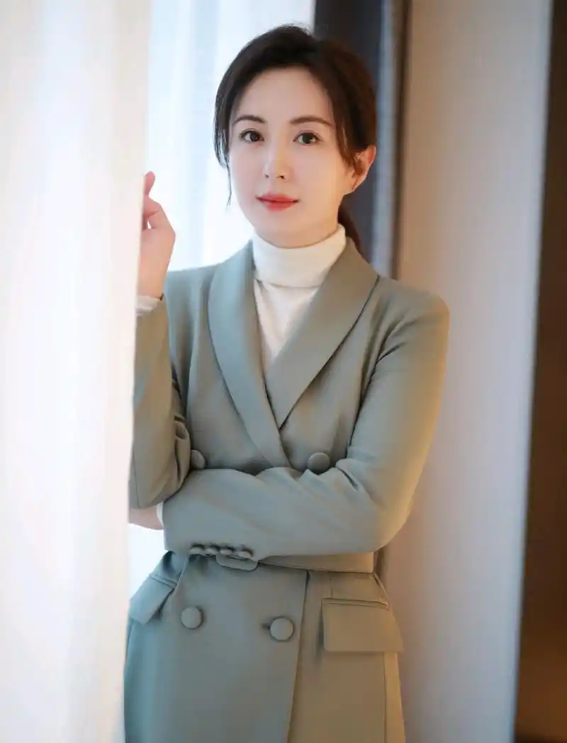 端庄大方杨童舒