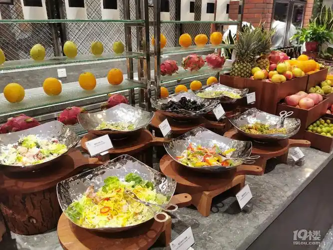 万豪自助餐吃到扶墙出