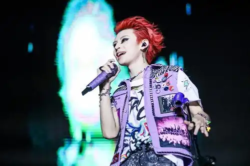 小鬼王琳凯 素颜和特效