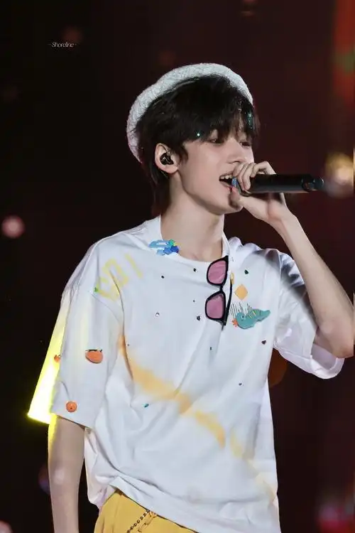 宋亚轩楼间楼演唱会##宋亚轩给小海螺和音