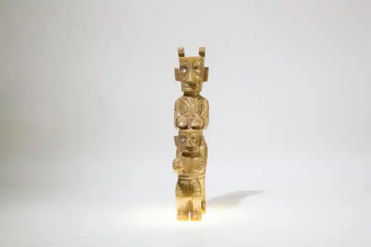 这件玉雕或许给我们研究三星堆文化有所提示