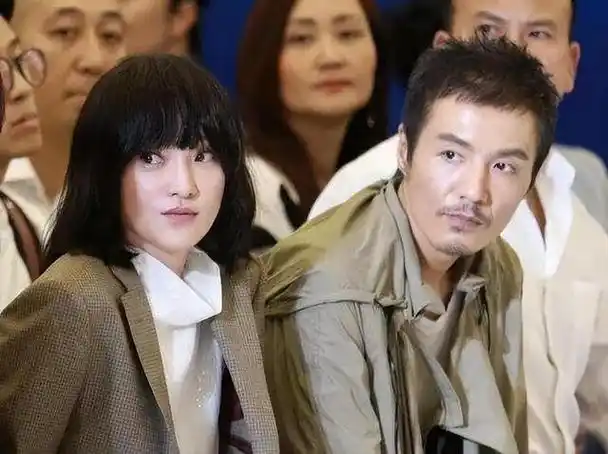 《涉过愤怒的海》即将于11月定档,周迅与黄渤搭档,这一消息让影迷们