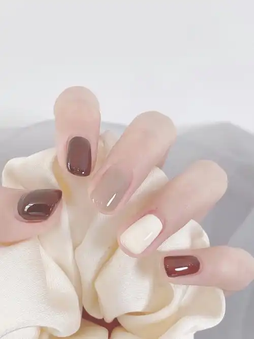 秋冬一定要做的咖啡跳色美甲75