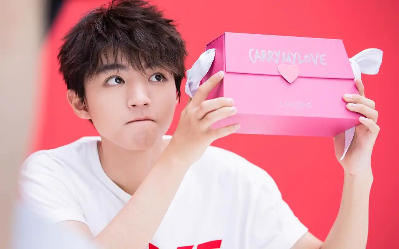 王俊凯清新帅气写真电脑图片壁纸