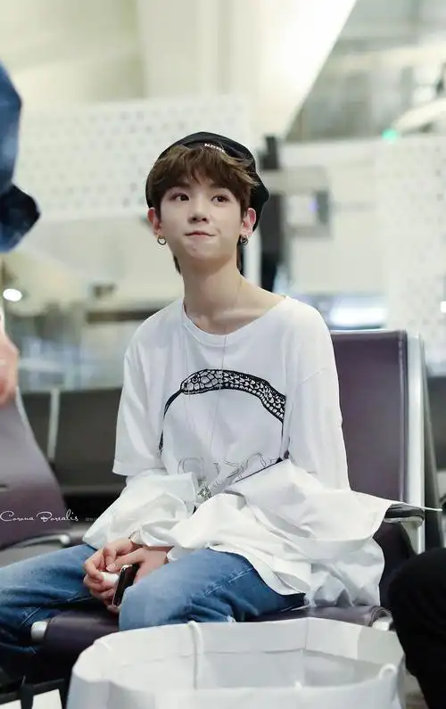 活跃五三09黄明昊的贝雷帽你最喜欢哪个