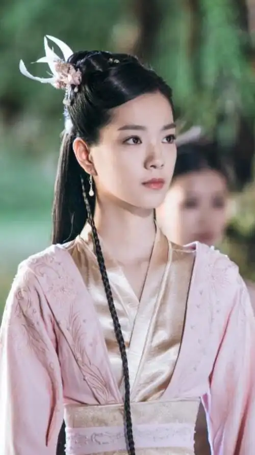 庄达菲又一新剧开机,一年连播四部剧,有望成嘉行下一个大火小花